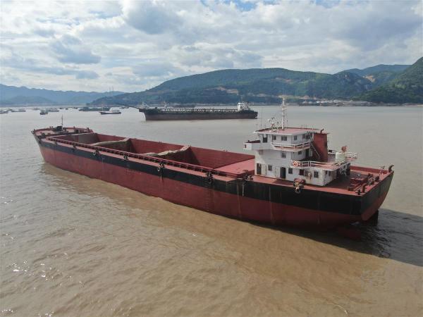 内河船在浙江海域翻船4人失联,船上疑装海砂涉嫌违法作业