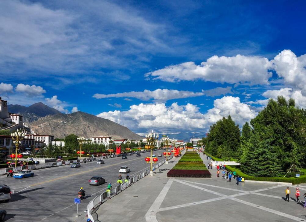 《拉萨市城镇低保边缘家庭救助办法》本月起实施