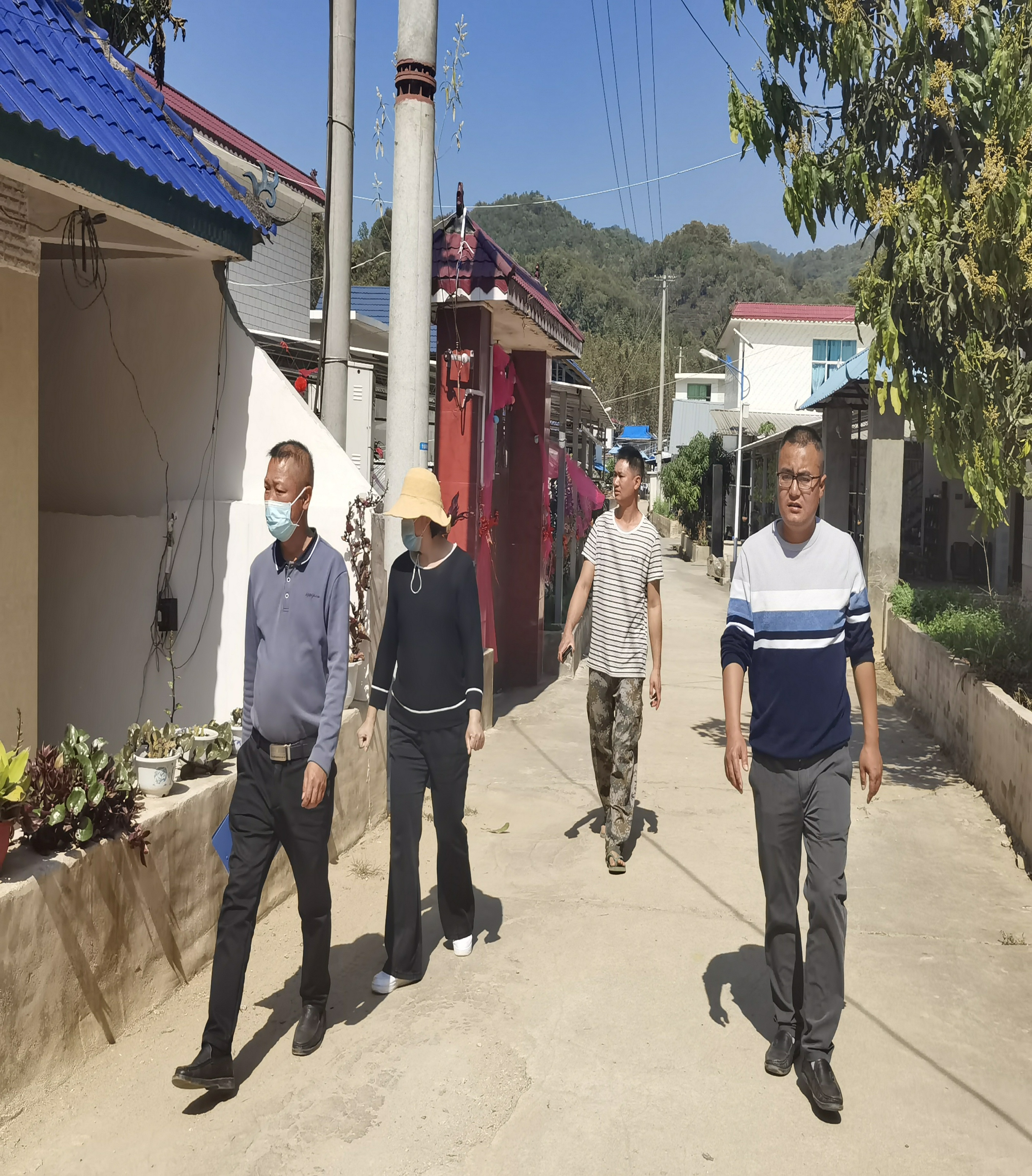 县农村人居环境整治第八考评组到勐阿镇开展2月份农村人居环境整治