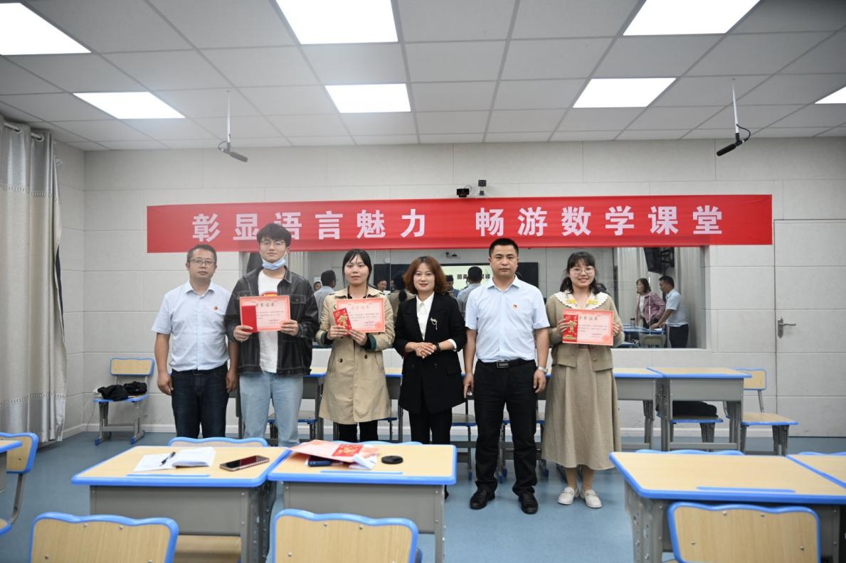思想大解放 竞技展风采:凤凰县芙蓉学校举行数学教学竞赛活动