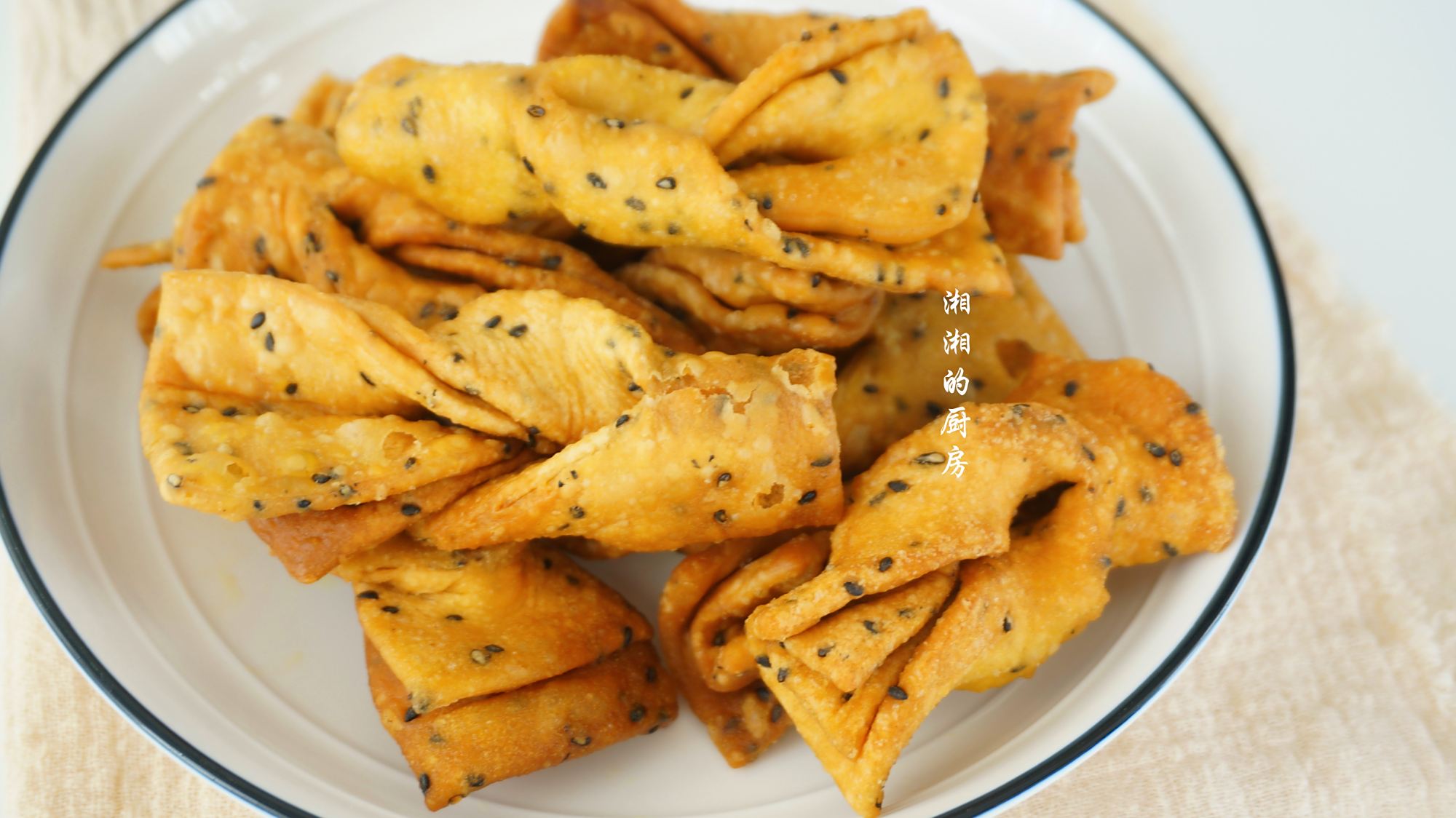 北方传统年味零食炸麻叶,焦香酥脆,有面粉就能做