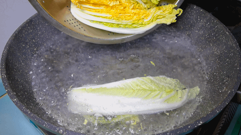 娃娃菜和粉丝这样搭配最好吃,简单处理上锅蒸6分钟,鲜香又味美