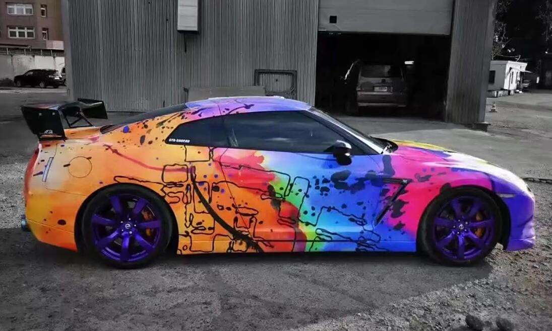 你喜欢各种各样的汽车彩绘图案都可以贴吗啊?