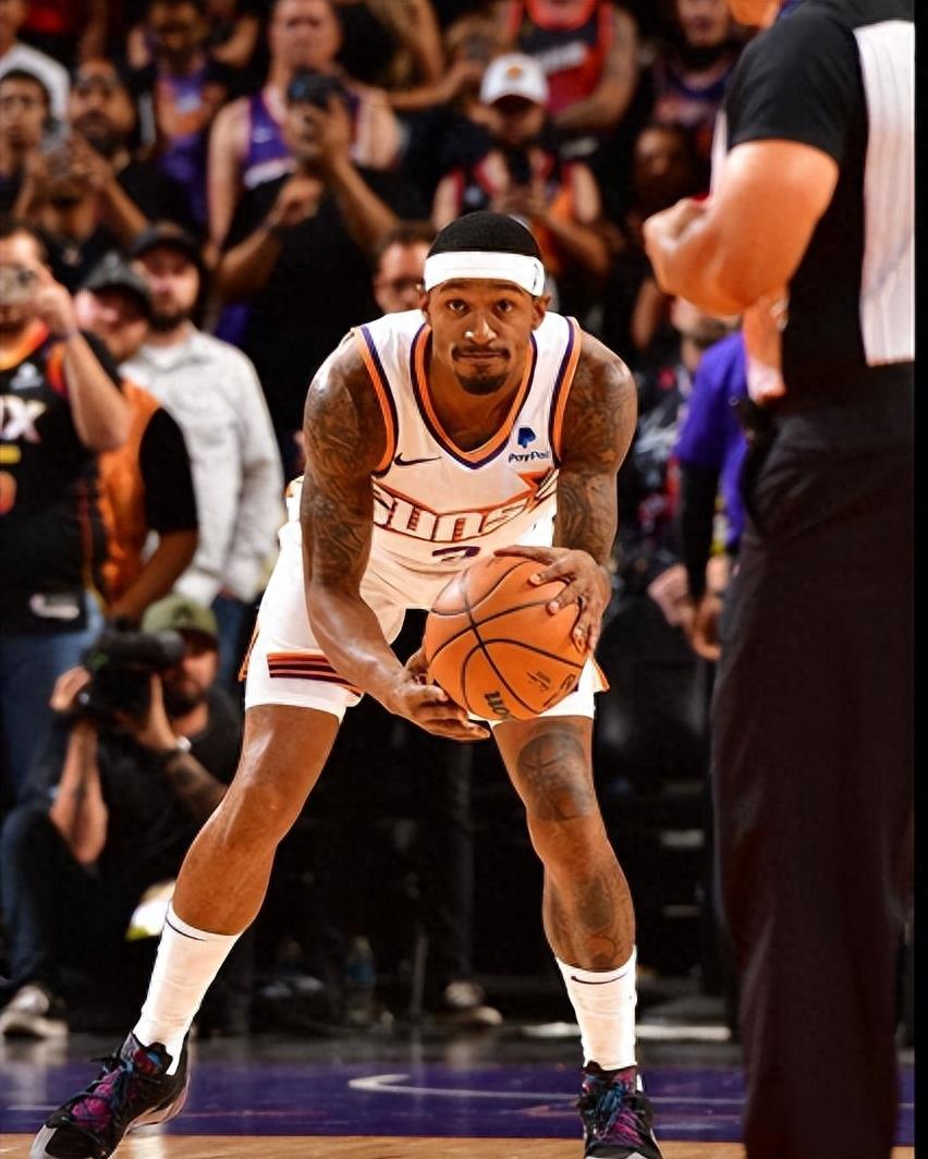 杜兰特神奇飞身上篮,太阳轻松战胜开拓者!