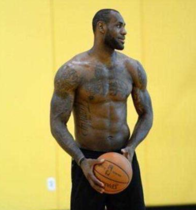 nba球星腹肌有多逆天?詹姆斯库里垫底,榜首堪称顶级