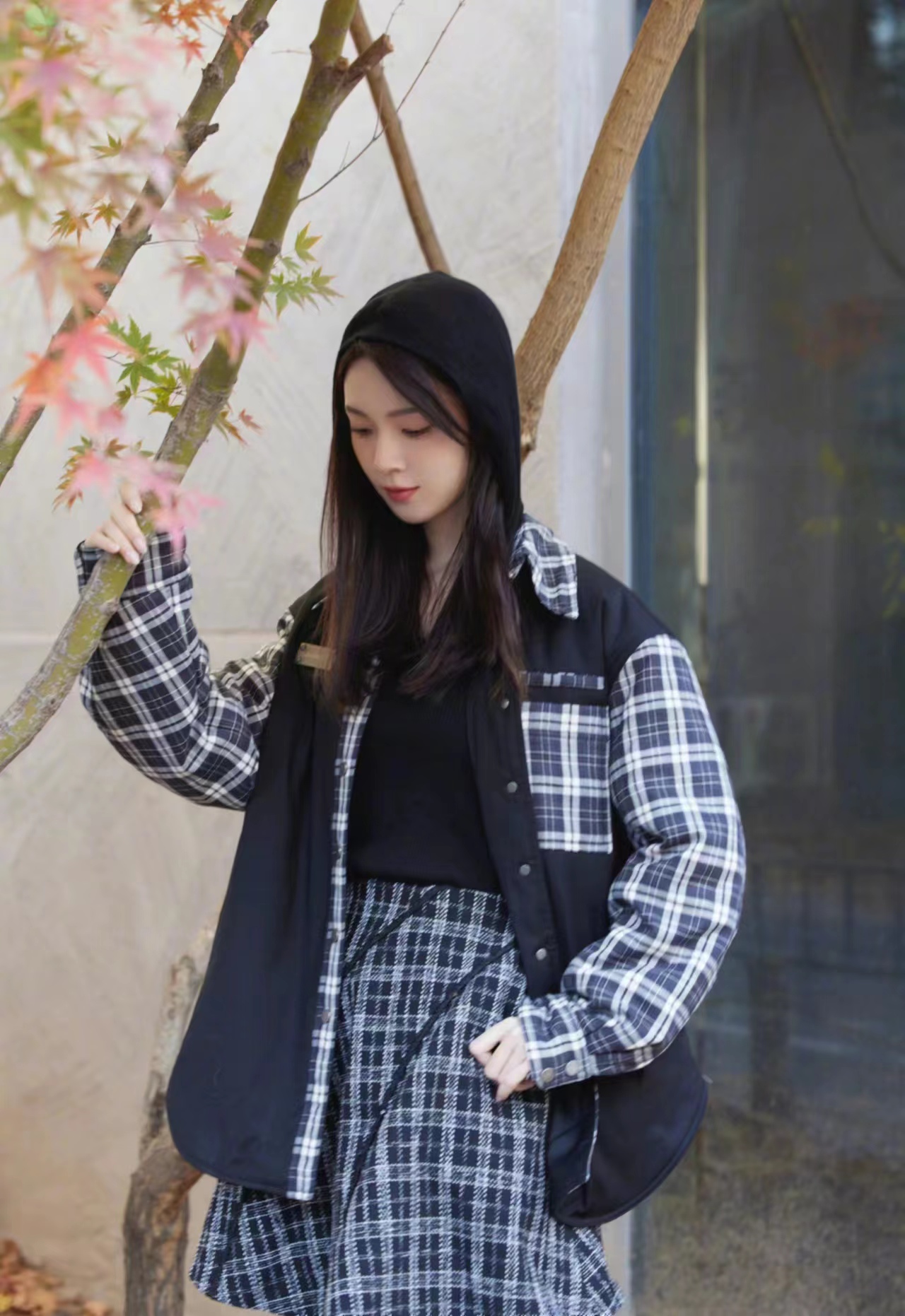 陈瑶真是一个气质小仙女,格子套装搭长筒靴,甜酷又时髦!