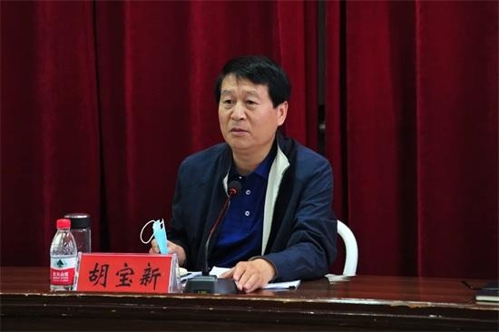 省农耕房整治调研组胡宝新一行到我市调研农村乱占耕地建房整治工作