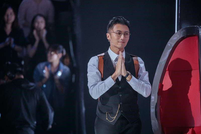 谢霆锋《中国好声音》趣味互动李荣浩,认真抢人获好评