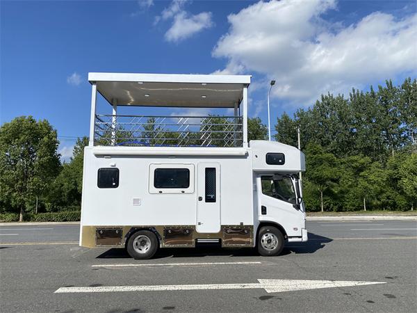 36.8w起硬派升顶二层小洋楼房车开回家跃进h500房车厂家