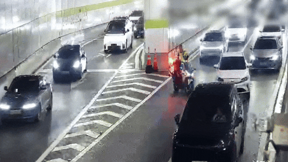 竟撞上警车？分心驾驶，危险就在走神那一秒……-有驾