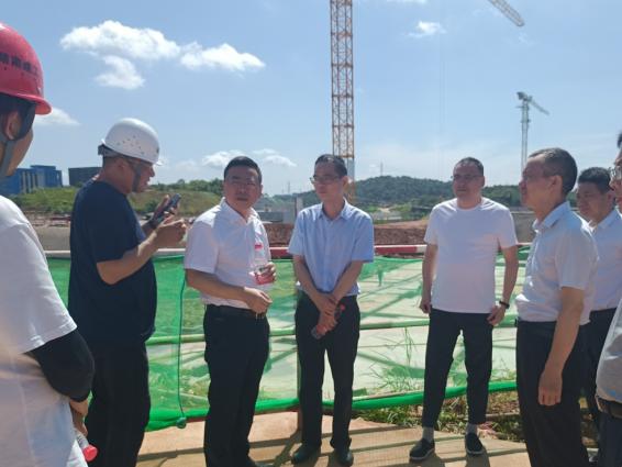 李伟群前往岳麓高新区调研联点项目建设情况