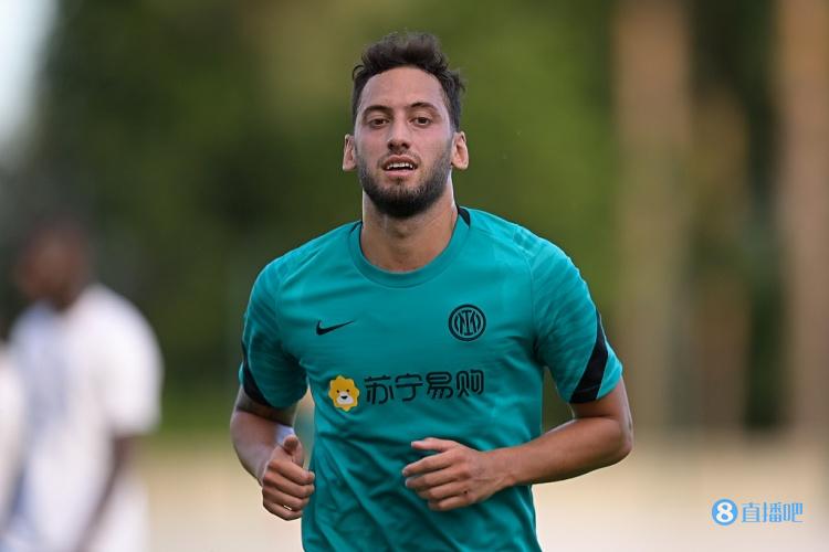 哈坎-苏克:希望恰尔汗奥卢更加出色,超过在ac米兰时的水准