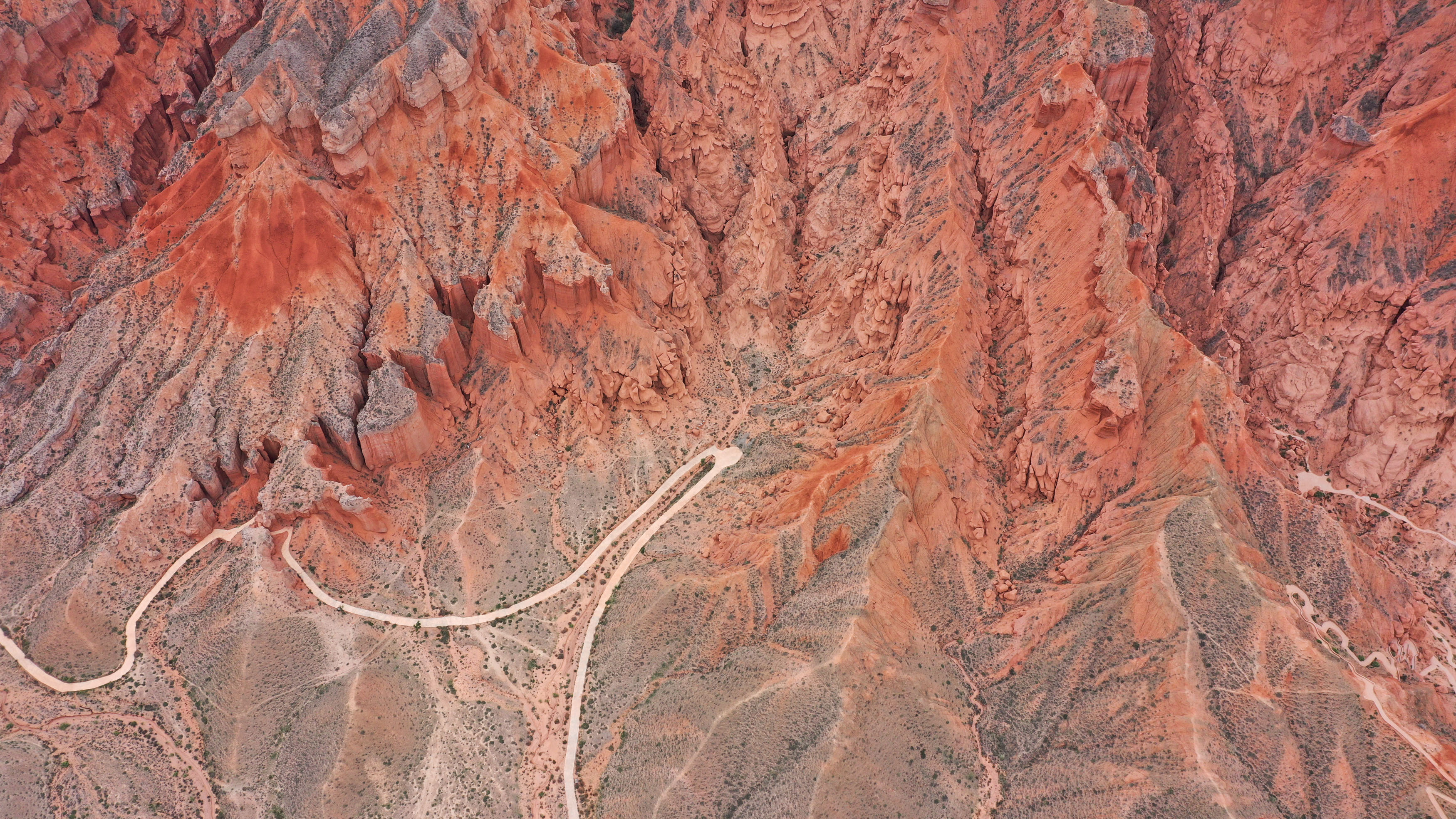 多彩丹霞美如画!