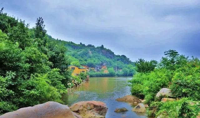 day1:上午:花果山景区:海清寺千年古塔→游客中心→360球幕影院→十八