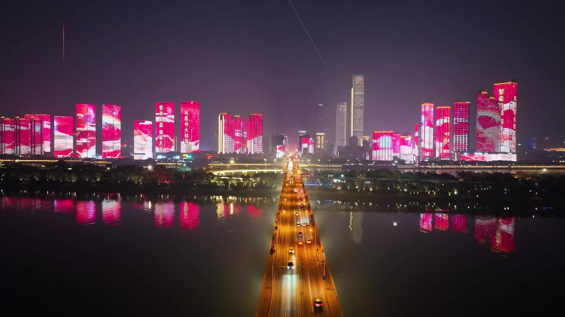 一江两岸灯光秀开启春节"氛围组"模式