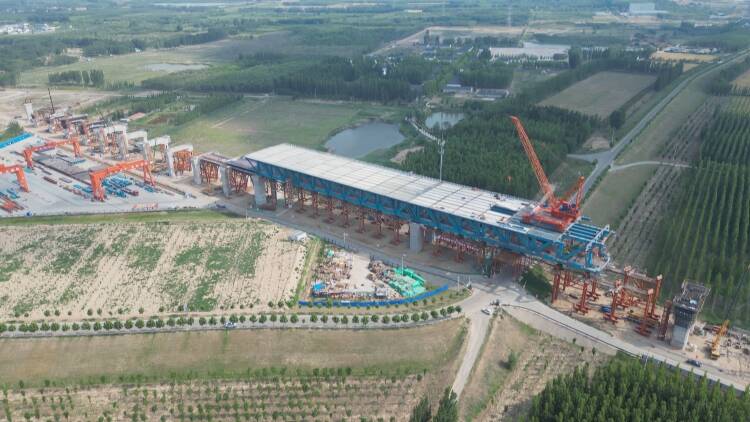 津潍高铁东营黄河公铁大桥引桥正式进入上部主体结构施工阶段