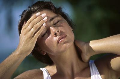 天气闷热,头晕头痛是中暑还是肝火旺盛?