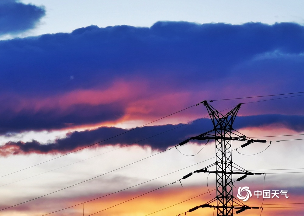 美翻了!北京冷涡过境 天空风云变幻如同打翻调色盘