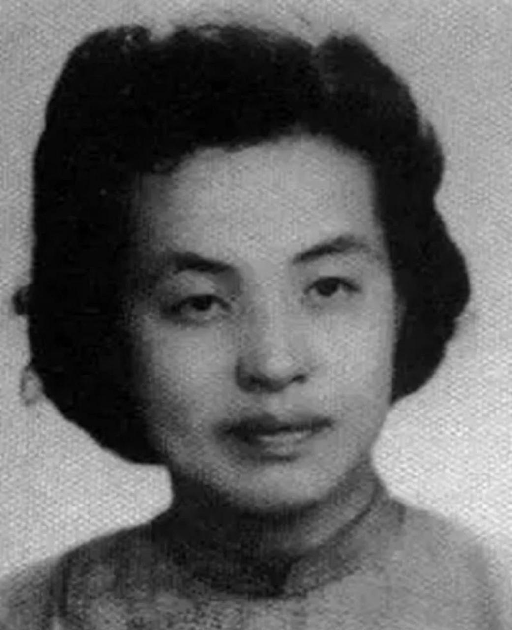 1956年后,浦熙修任《文汇报》副总编辑兼驻北京办事处主任.