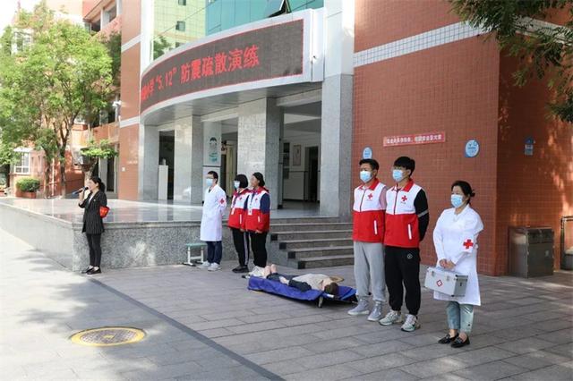 西安市雁塔区翠华路小学开展安全疏散演练活动