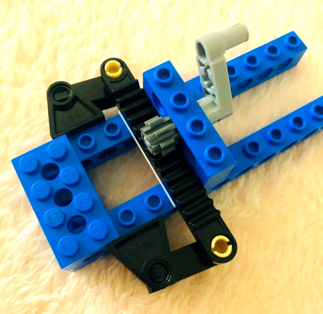 乐高齿轮传动结构的多功能应用