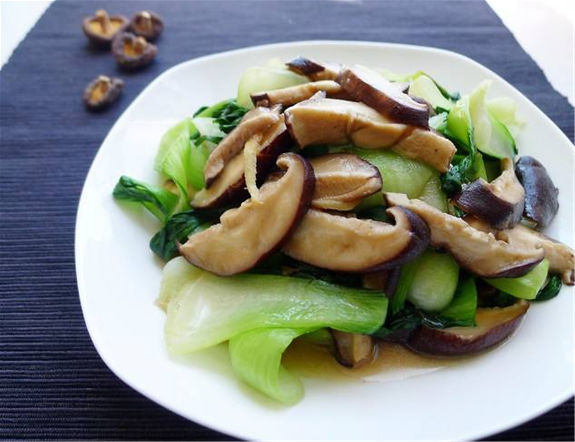 香菇炒油菜,先放油菜还是香菇?顺序要正确,教你详细做法!