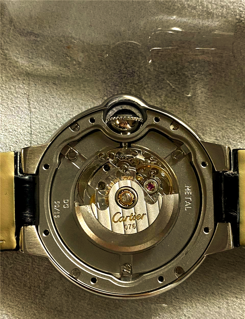 af厂卡地亚蓝气球机芯对比:日本与eta的区别