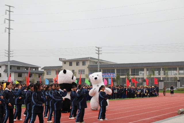 罗平四中第二届文体艺术节开幕