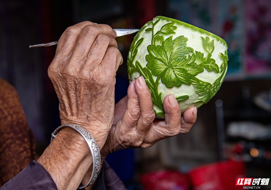 优秀作品丨甘琴:《学做湘西雕花蜜饯》