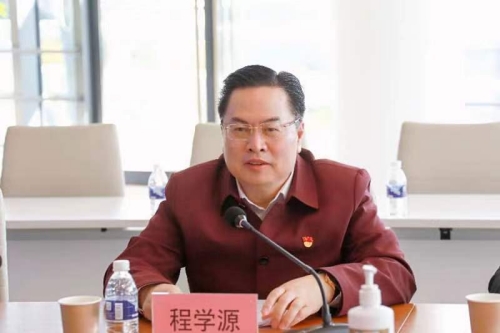 程学源在上海浦东张江科学城同基层侨界干部群众座谈学习党的二十大