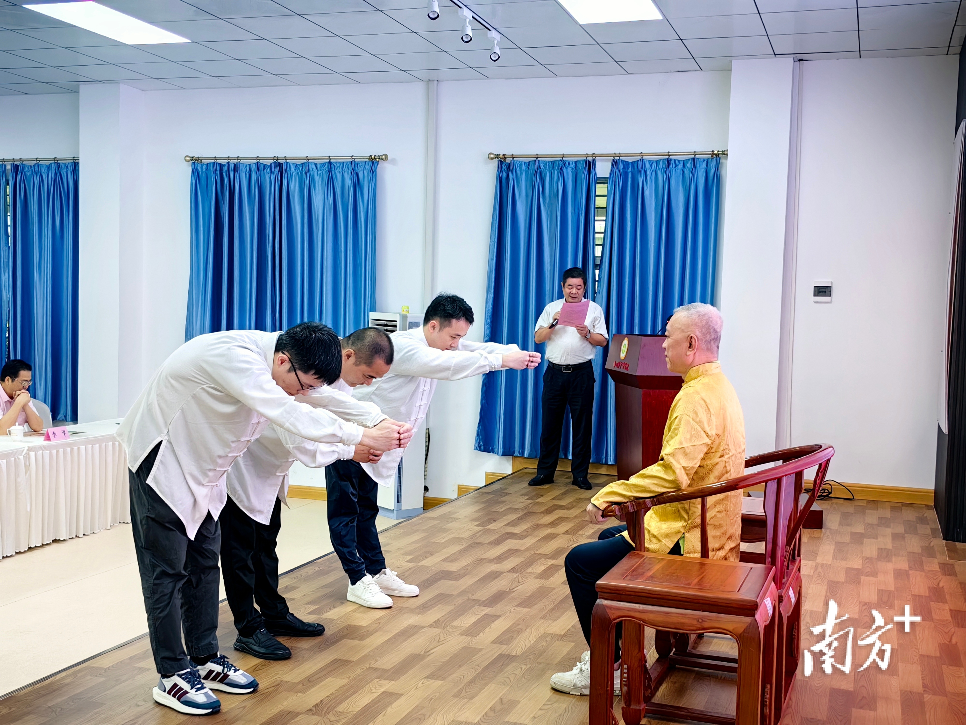 广州中医药大学梅州医院举行吴山教授弟子出师拜师仪式