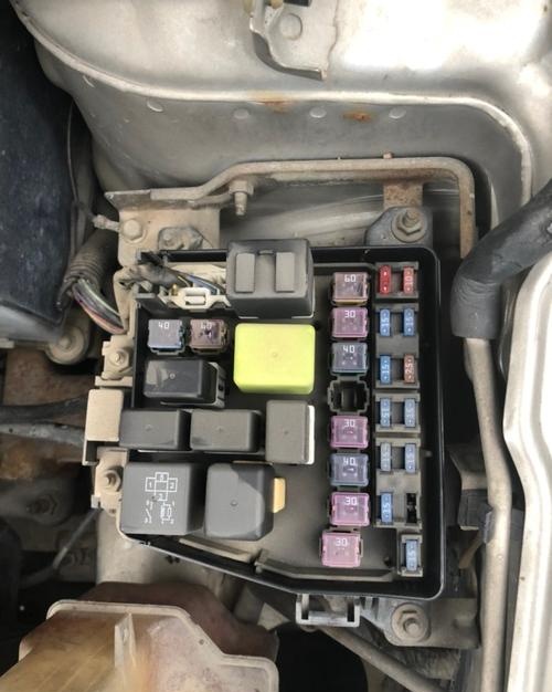 油泵继电器怎么接出油