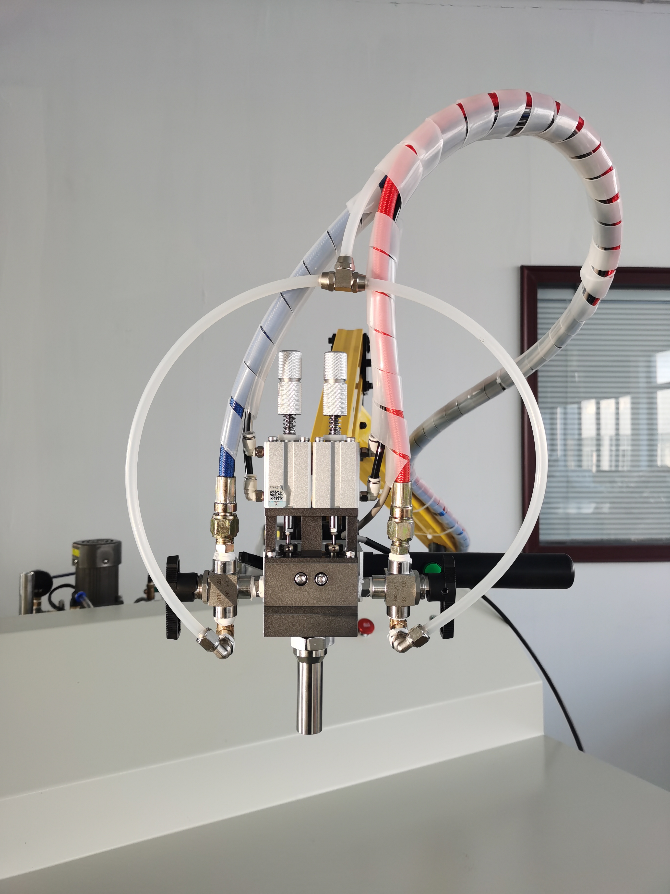 半自动机械手灌胶机