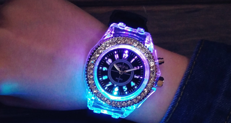 夜光手表需要吸多久光 时间:全部