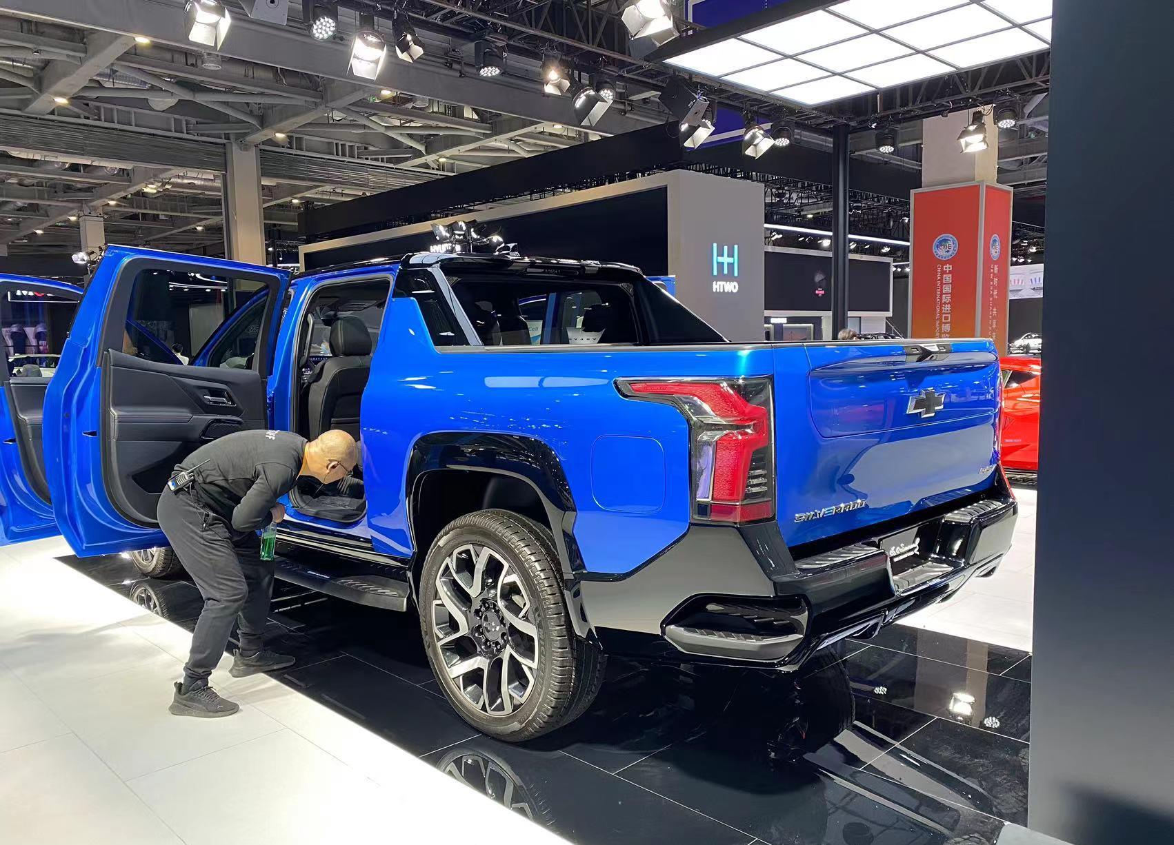 全新雪佛兰电动皮卡索罗德ev火爆亮相,首次展示