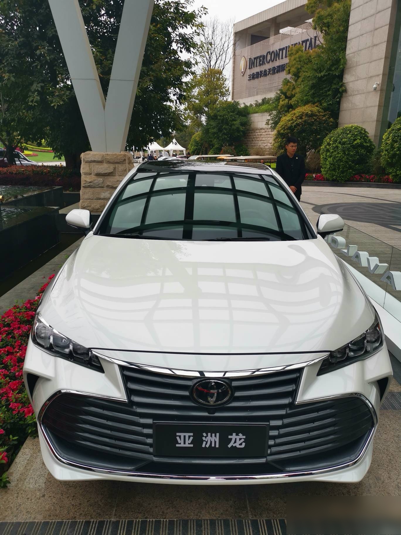 白色亚洲龙内饰什么颜色好看