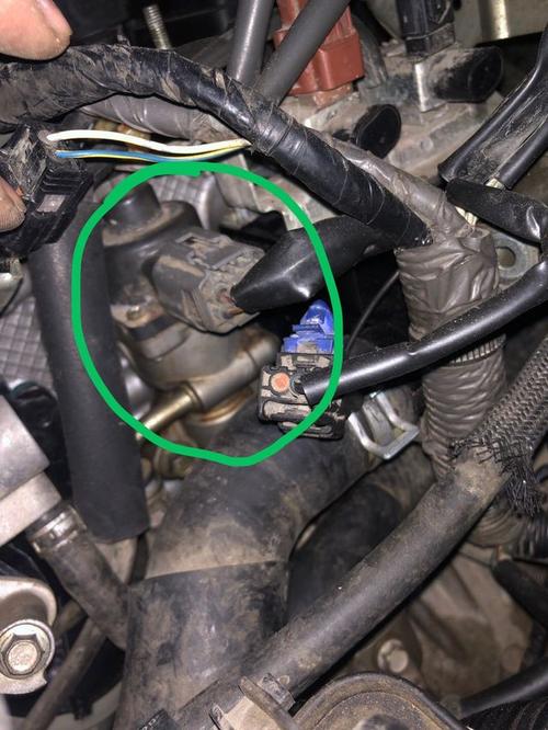 北京现代瑞纳g4fa曲轴位置传感器装在发动机的具体位置