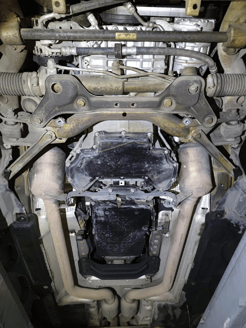 发动机底盘被刮漏油需要多少钱?