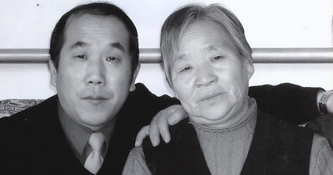 烈士牺牲半年,妻子弃幼子改嫁,43年后母子重逢:怪我性子烈
