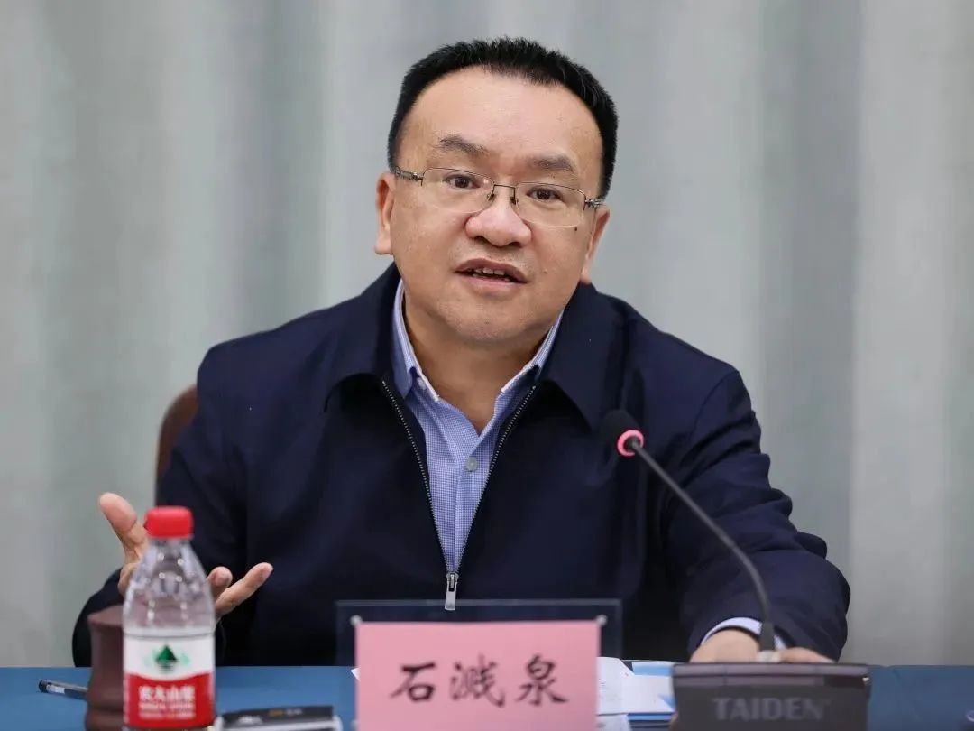 成渝金融法院何东宁院长一行来南岸法院调研指导