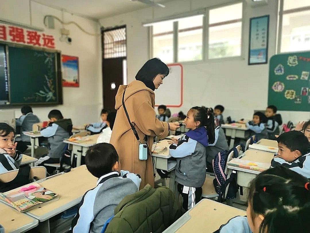 广安五福学校举行"感恩"主题班会大赛