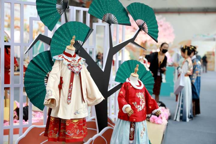 丝鹿东方·2021中国国际丝绸博览会杭州启幕