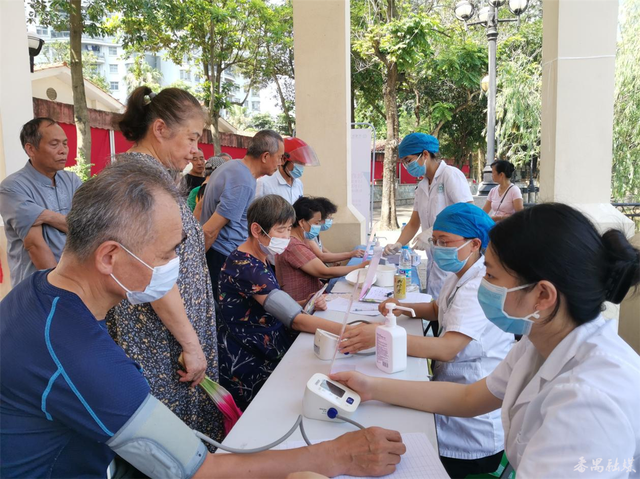 钟村街开展国家基本公共卫生服务项目宣传月活动