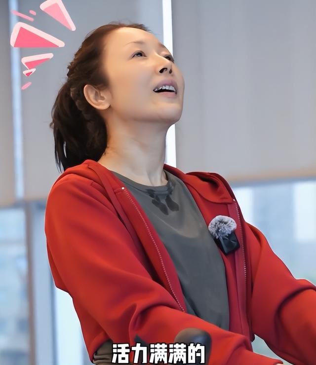 51岁孙悦曝近照!眉毛稀疏嘴巴干瘪显沧桑,嫁帅气富豪生霸总儿子