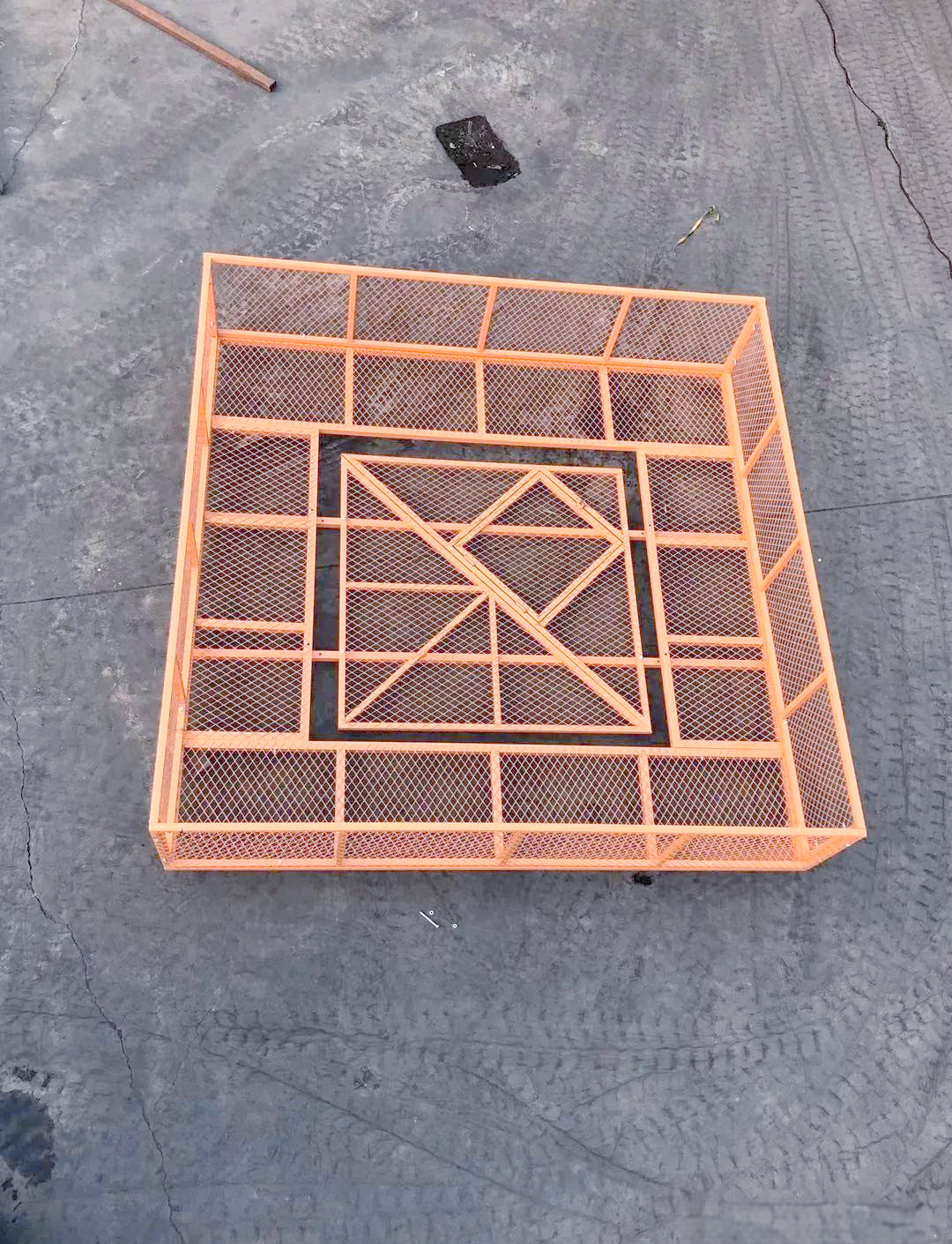 建筑工地塔吊防攀爬装置的设计与实施至关重要.塔