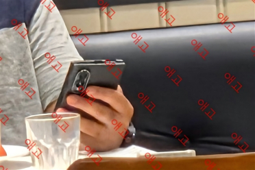 就餐时被拍！安卓第一阔折叠三星Galaxy Z Fold8真机被员工泄密：外观实锤