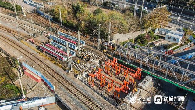 青岛胶济客专百年铁路钢梁桥成功换梁 已服役121年