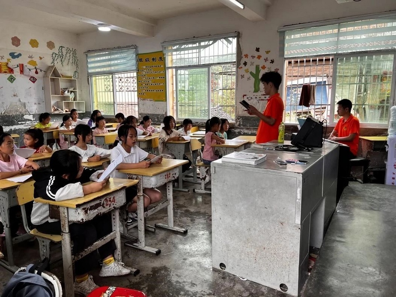 貴州民族大學音樂舞蹈學院社會實踐團隊走進報京鄉開展多項活動