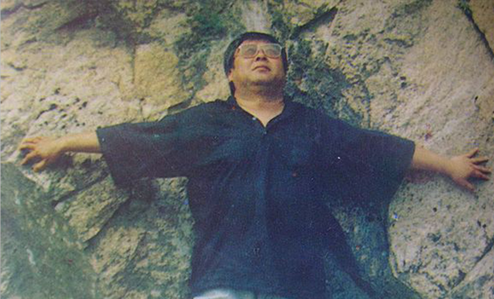 1987年夏天的一天,路遥突然大口吐血,弟弟王天乐陪他去医院检查,医院