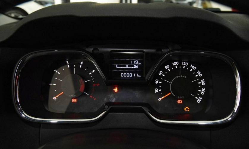 东风雪铁龙世嘉仪表台中控显示屏故障